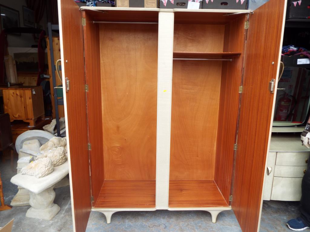 A large retro double wardrobe, - Bild 2 aus 2