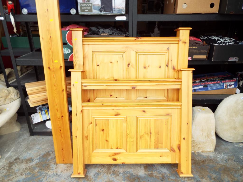 A good quality pine single bed - Bild 2 aus 2