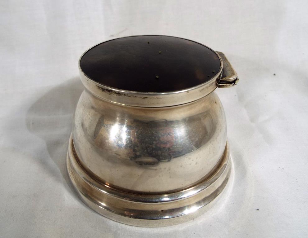 An Edward VII hallmarked silver capstan inkwell with ceramic liner and tortoiseshell lid, - Image 2 of 3
