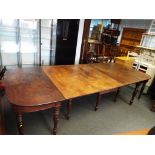 A good quality Victorian mahogany sectional dining table comprising central section,
