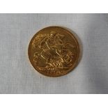 A George V gold Sovereign ca 1912 - Est £180 - £220