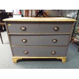 A pine chest of drawers with 3 drawers, 87 cm x 52 cm x 110 cm.