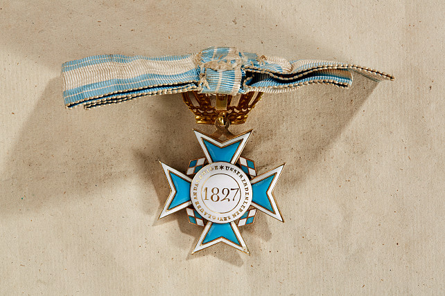 GERMAN ORDERS AND MEDALS PRE 1918 - KINGDOM OF BAVARIA - Order of Theresa : Lady's Breast Badge. - Image 2 of 2