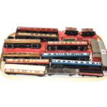 Selection of model railway carriages (some boxed) including Hornby, Dublo,