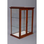 AN EARLY 20TH CENTURY MAHOGANY AND GLAZED COUNTER DISPLAY CABINET,