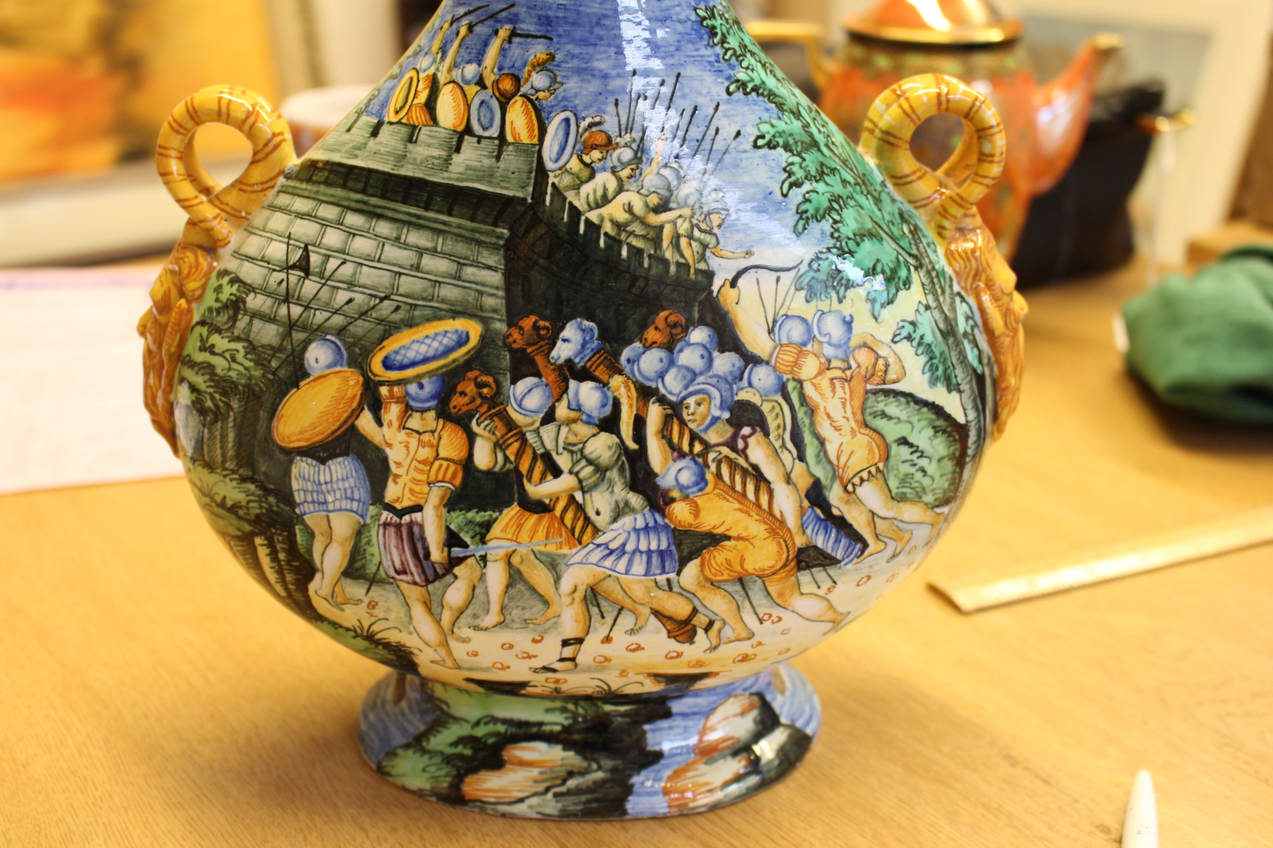 AN ITALIAN MAIOLICA TWO HANDLED FLASK, IN 17TH CENTURY STYLE, late 19th or early 20th Century, - Image 3 of 6