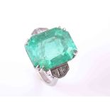 A COLOMBIAN EMERALD AND DIAMOND RING,