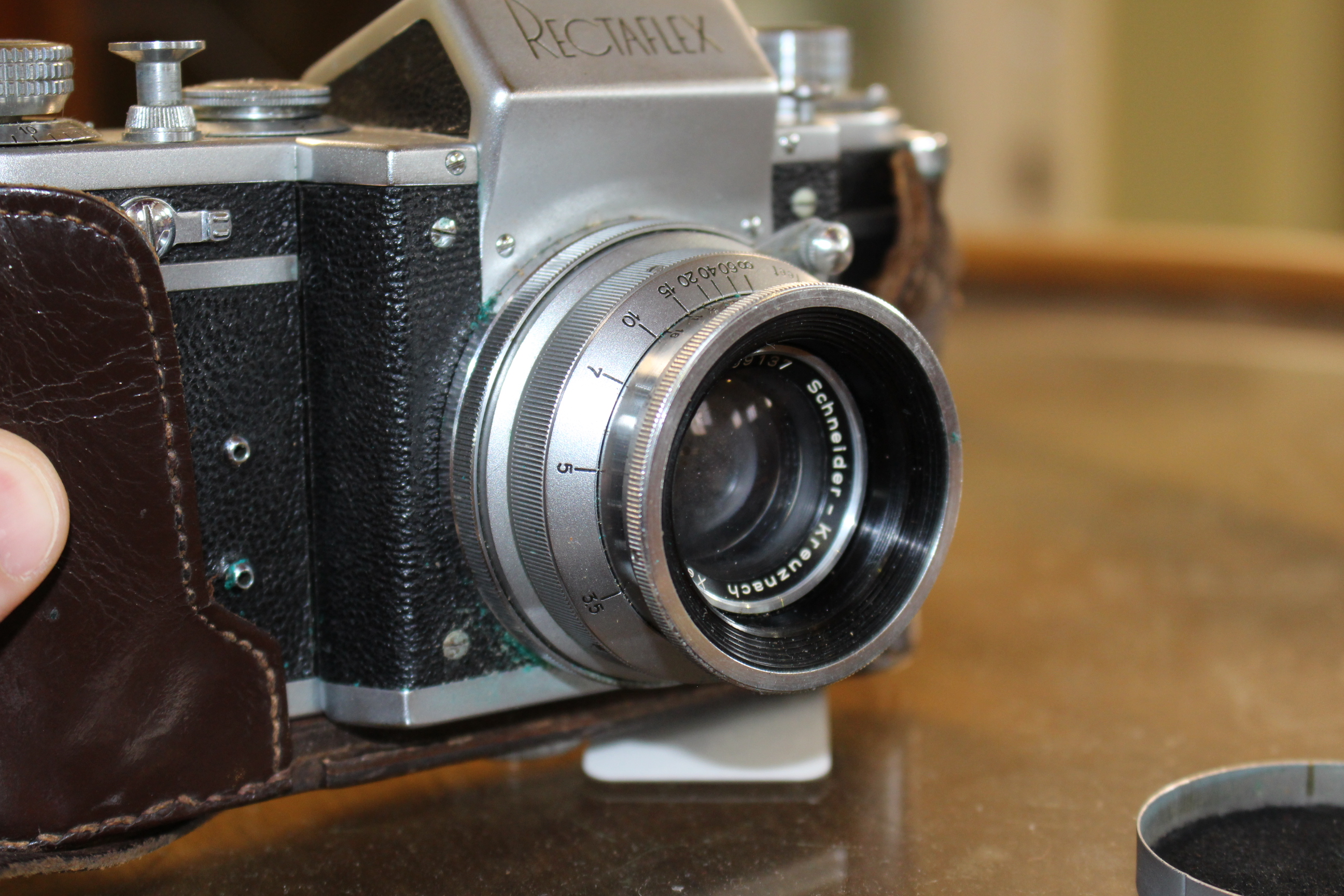 A RECTAFLEX CAMERA, no. 29900, with Schneider-Kreuznach Xenon lens, no. 3509137. - Image 3 of 4