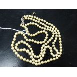 A CULTURED PEARL NECKLACE,