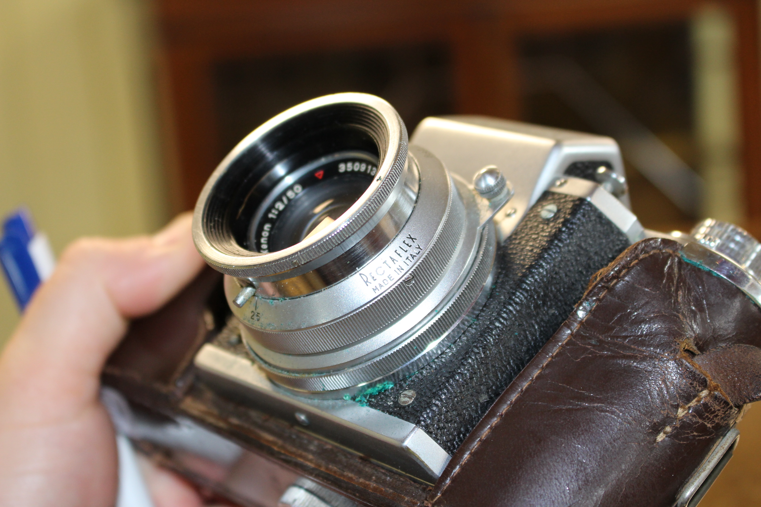 A RECTAFLEX CAMERA, no. 29900, with Schneider-Kreuznach Xenon lens, no. 3509137. - Image 2 of 4