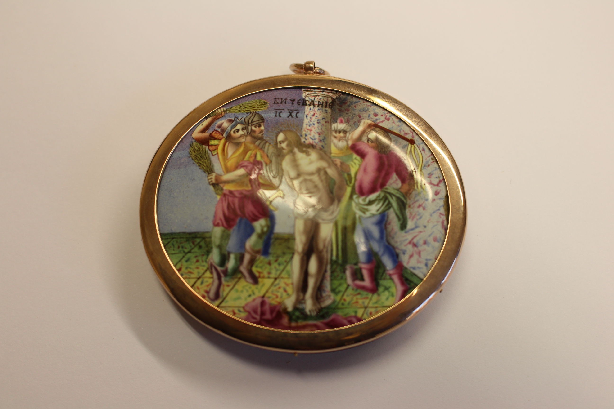 A DOUBLE SIDED ENAMEL MINIATURE PAINTED WITH SCENES FROM THE PASSION OF CHRIST, - Bild 2 aus 3