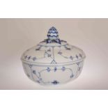 A LARGE ROYAL COPENHAGEN "IMMORTELLE" BLUE AND WHITE LIDDED BOWL, of fluted circular form,