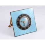 A STERLING SILVER AND BLUE SUNBURST ENAMEL STRUT CLOCK, CIRCA 1930'S,