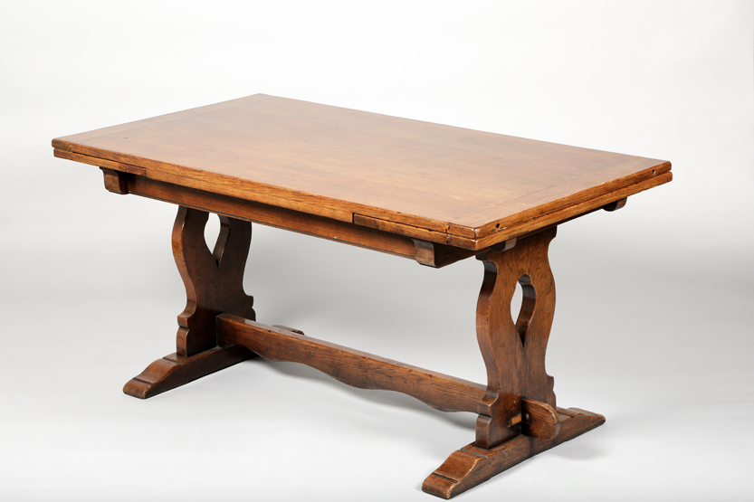 Oak dining suite consisting of a extending pull-out refectory table, set of six dining chairs and - Image 2 of 3