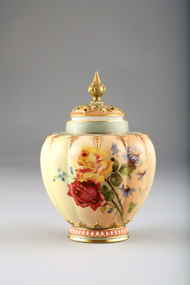Royal Worcester pot pouri vase and cover, hand painted with summer flowers, 1312 Rd no 112589 date