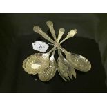 Four old silver plated berry or fruit spoons (4)