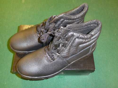 Three pairs of Grafter safety boots (two size 46,