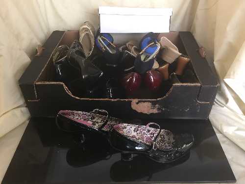 A box of quantity of assorted lady's shoes - Roland Cartier,