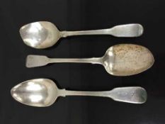 Three Georgian fiddle pattern silver spoons, 1815 and later, 192.9g gross.