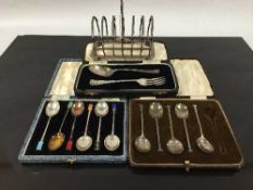 Silver to include a set of six cased teaspoons, a set of five cased teaspoons (one missing),