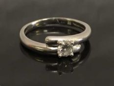 A platinum diamond solitaire ring, approximately 0.25ct, size P.