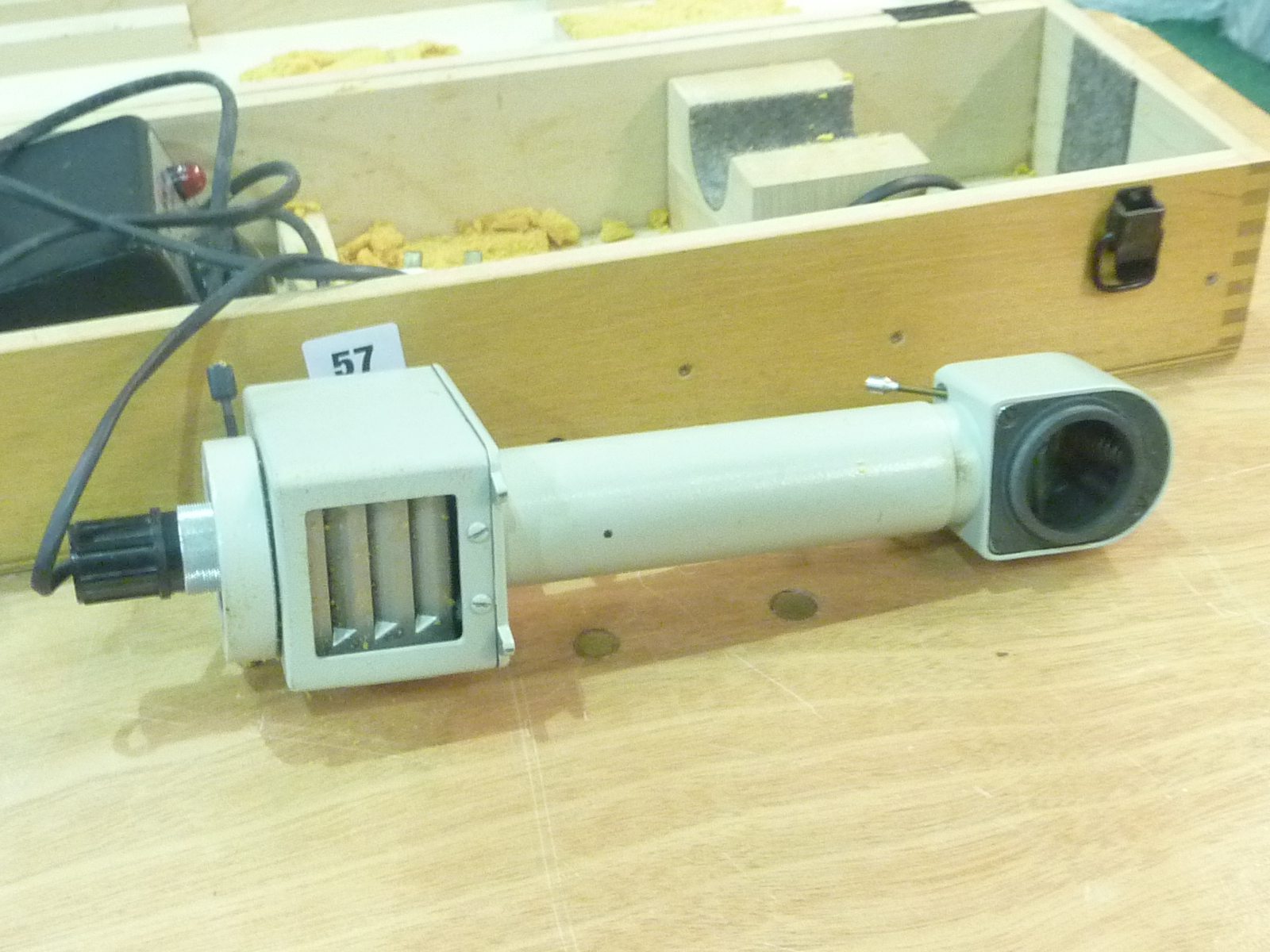 OMO Russian modern microscope lighting unit with power pack, in case. - Image 2 of 3