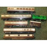 'OO' scale GWR auto car (FWO), 4 x GWR coaches & 2 horseboxes.