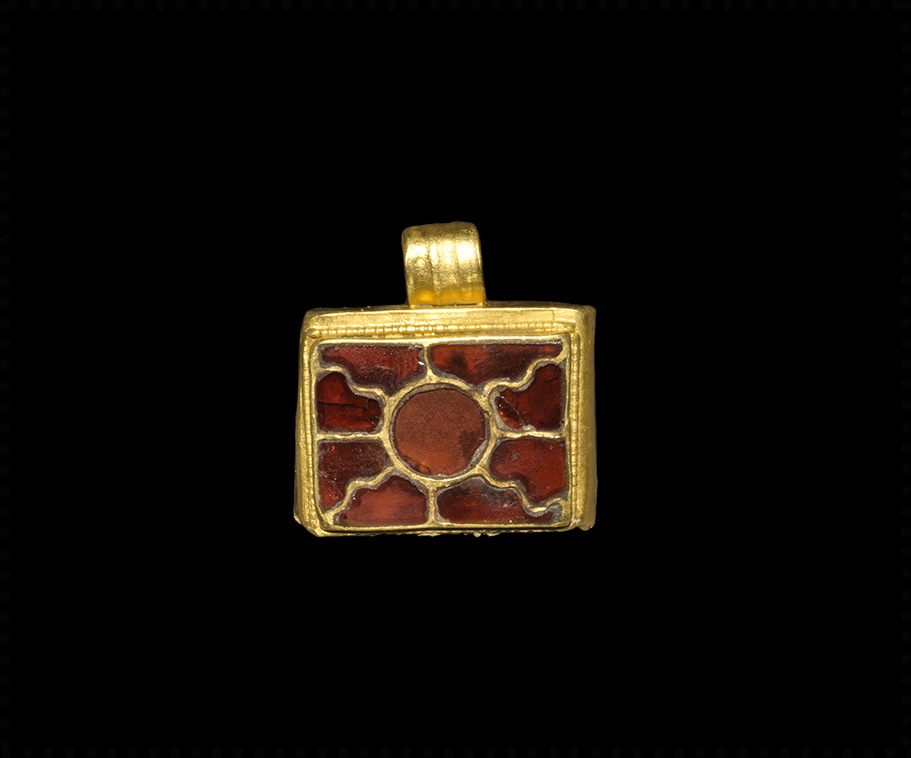 Frankish Gold Pendant with Garnets