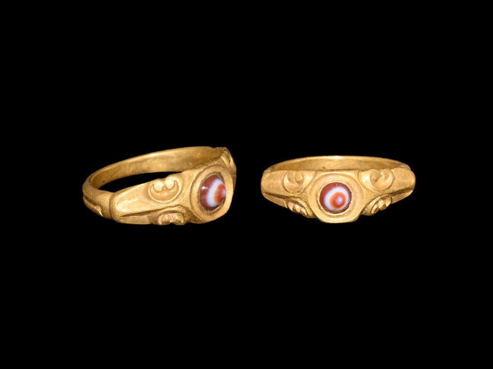 Roman Gold Ring with Banded Agate - Image 2 of 2