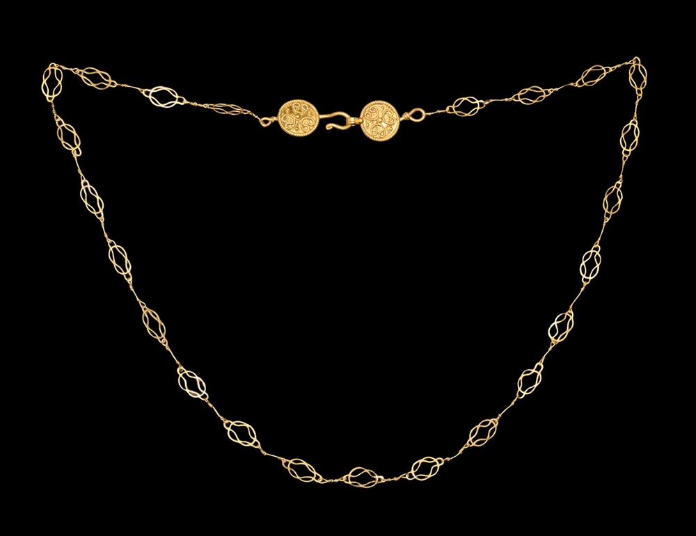 Roman Gold Chain with Figure-of-Eight Links