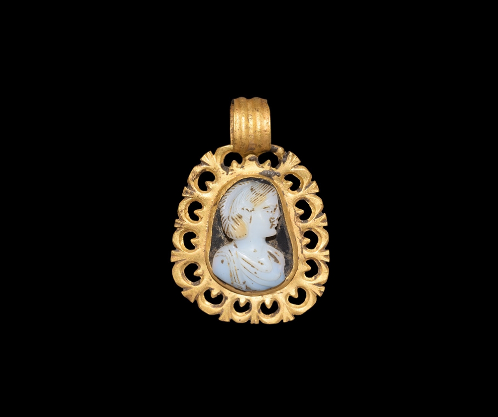 Roman Gold Pendant with Empress Cameo - Image 2 of 2