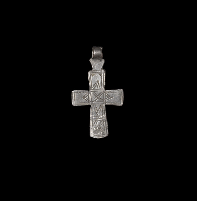 Post Medieval Decorated Cross Pendant - Bild 2 aus 2