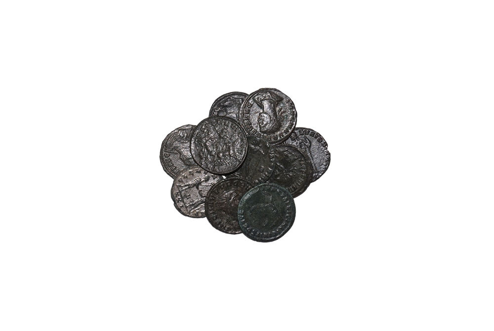 Ancient Roman Imperial Coins - Base Antoninianii and Folles Group [10] - Image 2 of 2