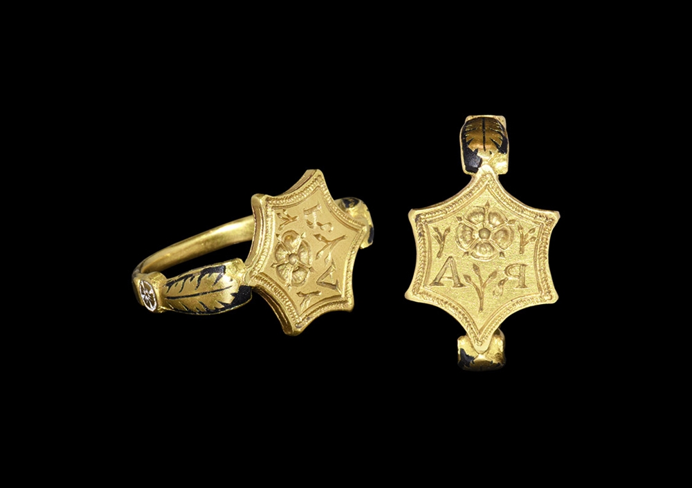 Medieval Gold 'Assheton Family' Signet Ring with RA and Lancaster Rose