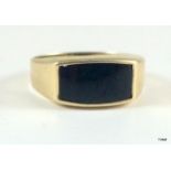 9Ct Gold Mans Jet Stone Sygnet Ring Size Z