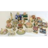 A mixed selection of David Winter, Lilliput Lane and other houses