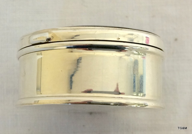 A silver ring box with pictorial enamel image - Image 3 of 5