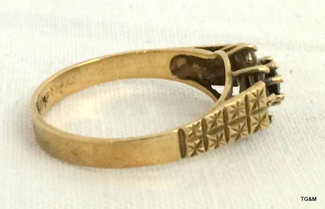 A 9ct gold garnet cluster ring - Image 3 of 6