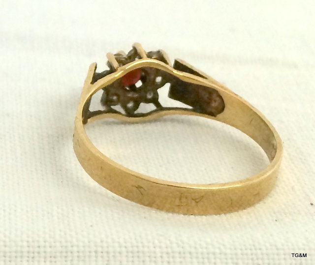 A 9ct gold garnet cluster ring - Image 5 of 6