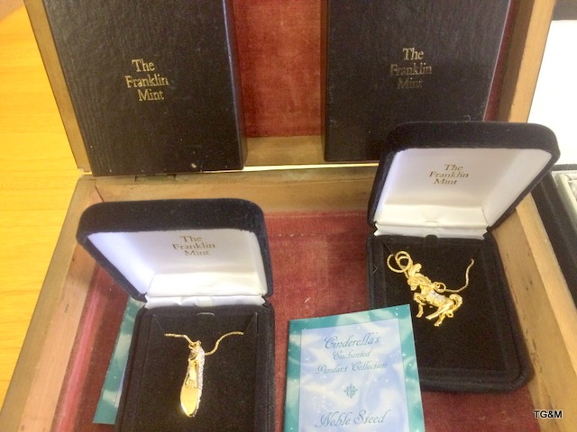 2 x Franklin Mint silver gilt jewellery items in boxes together with 2 jewellery boxes one carved - Image 3 of 7