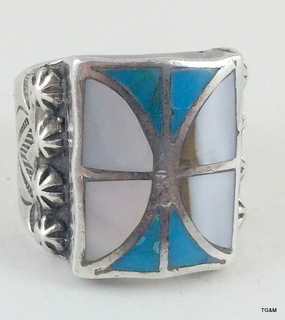 Silver enamel and shell ring size P 15gm