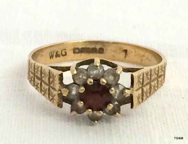 A 9ct gold garnet cluster ring - Image 2 of 6
