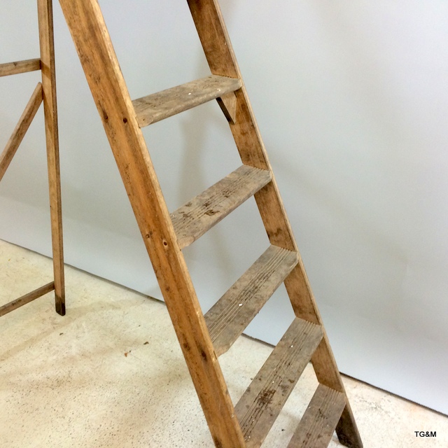 A vintage painters ladder with a pot step 190cm high - Image 2 of 4