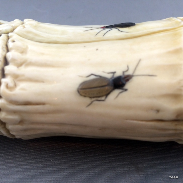 Carved ivory wrist rest in the form of a section of bamboo with Shibayama insect decoration in - Image 6 of 10