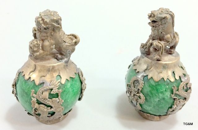 A pair of Chinese hardstone vases with dogs of foe to the top - Image 2 of 4