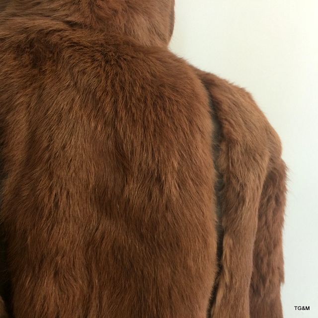 A genuine fur coat - Image 7 of 10