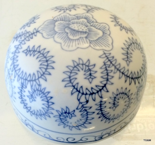 A Large Chinese Blue Ginger Jar 26cm High - Image 6 of 6