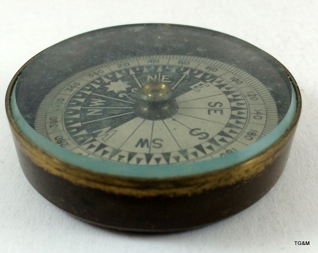 A brass compass, possibly Edwardian - Image 2 of 4