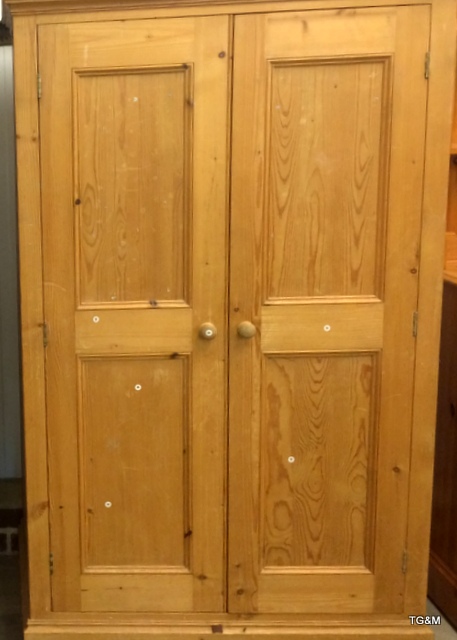 A pine 2 door low wardrobe 160 x 95 x 60cm