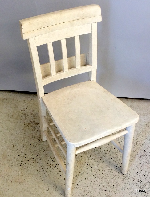 Painted white chair, 3 legged milking stool and a painted kitchen stool - Image 5 of 6